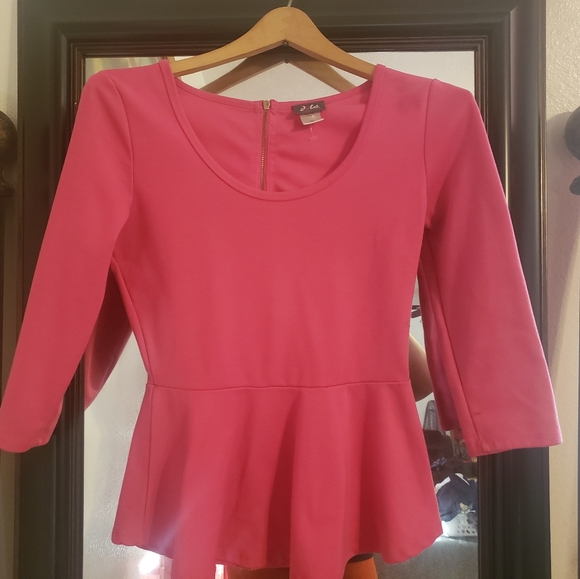 Body hugging pink zip back peplum top - Picture 7 of 8